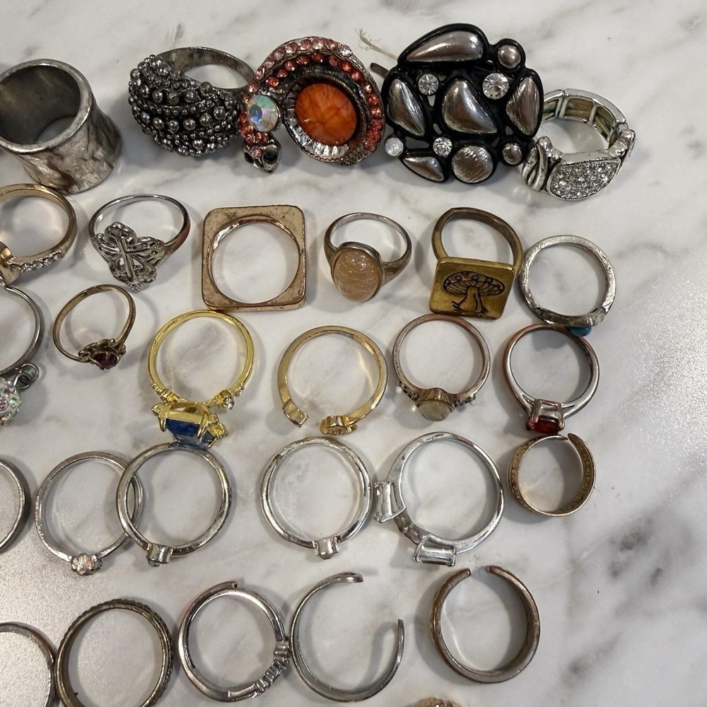 73pc Bulk Fashion Rings Rhinestone Metal Craft Junk Ring Lot Costume 9 oz - Picture 2 of 5